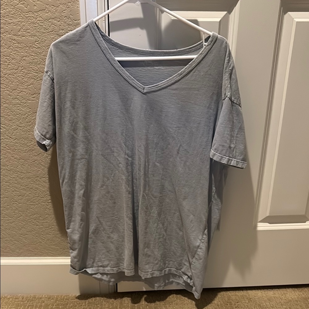 Aerie V-Neck T-Shirt Size Small